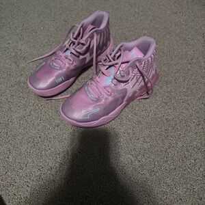 Kids Pink basketball shoes